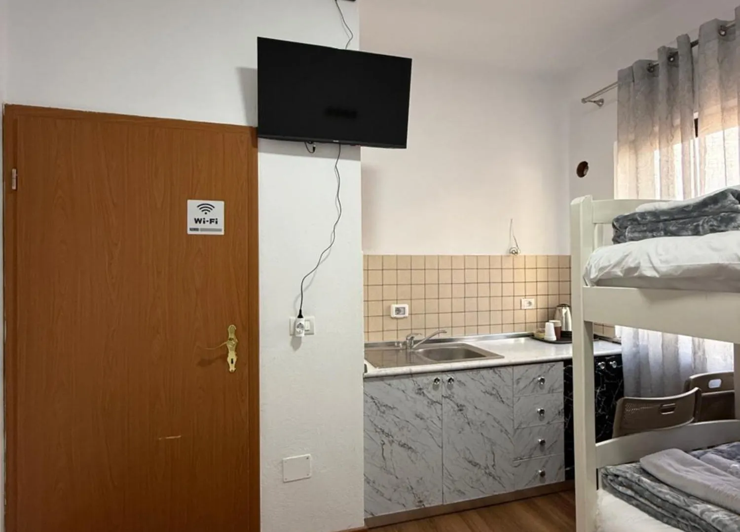 Rooms By Kevin Tirana Hostel